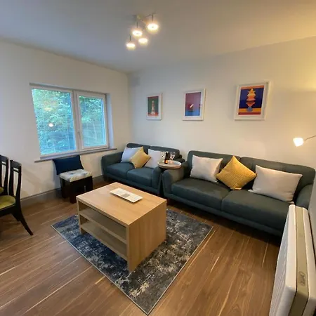 Apartment Location Location - Gorgeous 3 Bed In *