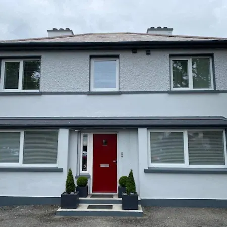 Location Location - Gorgeous 3 Bed In *