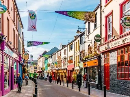 Location Location - Gorgeous 3 Bed In * Килларни