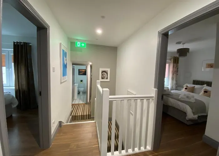 Location Location - Gorgeous 3 Bed In *